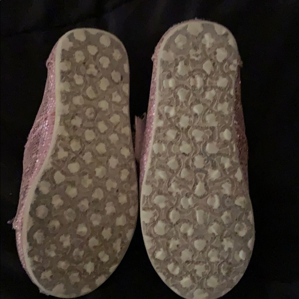 Toms shoe, size 6 toddler - Picture 3 of 4